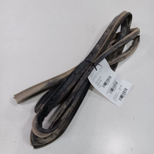 Toyota Yaris On Door Seal Rubber Right Passenger Rear Back  2020 2019 2018 2017