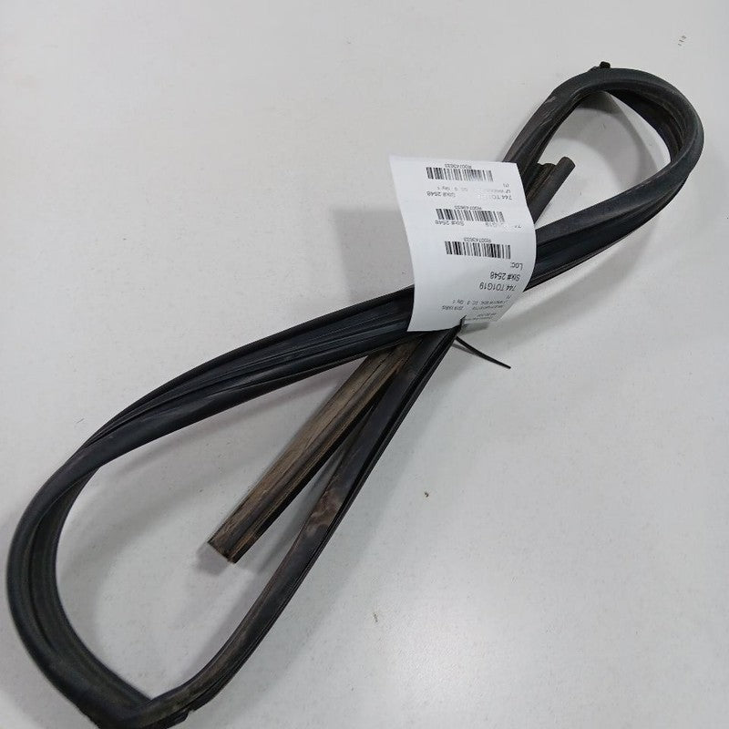 Toyota Yaris Door Glass Window Seal Rubber Left Driver Front 2020 2019 2018 2017