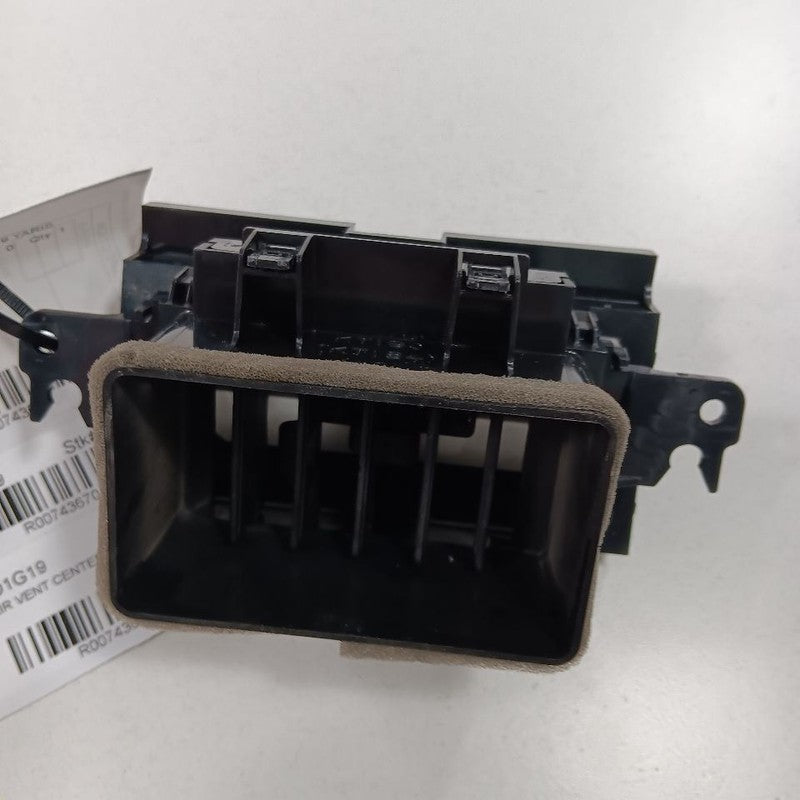 Toyota Yaris Dash Air Vent Center Middle  2020 2019 2018 2017 2016