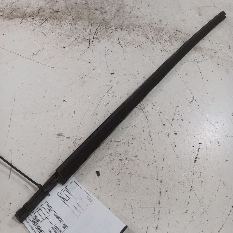 Toyota Corolla Door Glass Window Weather Strip Trim Front Right Passenger 2019