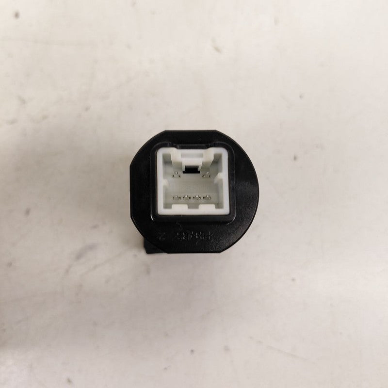 Hyundai Santa Fe USB Charging Port {96125S1000} 2019 2020
