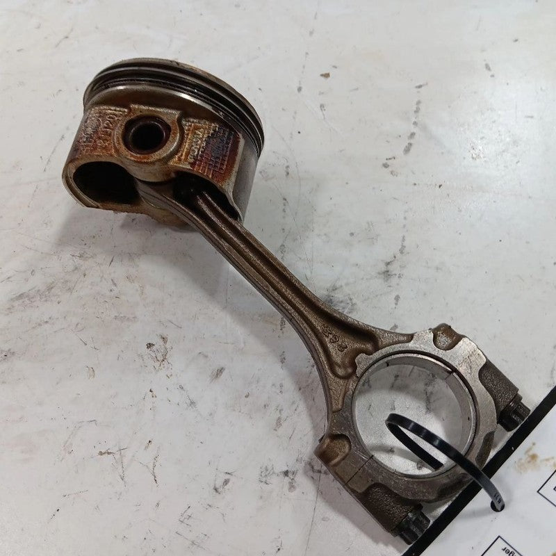 Toyota Prius C Single Piston With Connecting Rod   2017 2016 2015 2014 2013