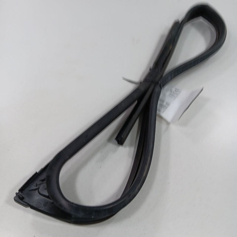 Toyota Yaris Door Glass Window Seal Rubber Right Passenger Front  2020 2019 2018