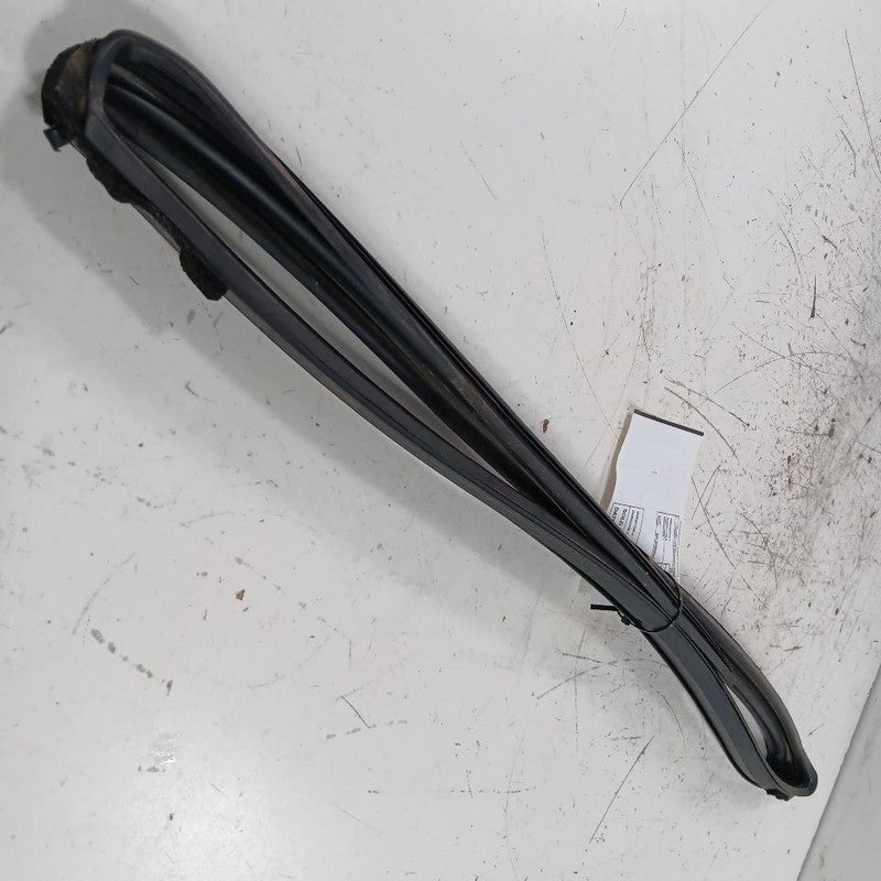Toyota Prius C Door Glass Window Seal Rubber Right Passenger Front  2017 2016