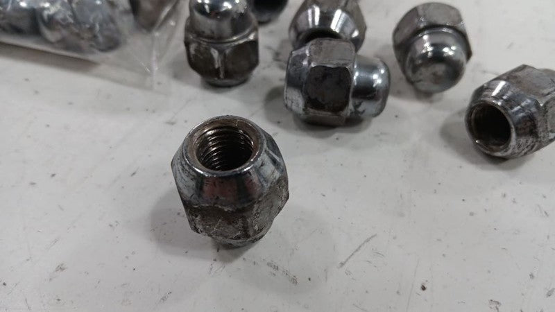 Hyundai Elantra Lug Nut Set 2011 2012 2013 2014 2015 2016