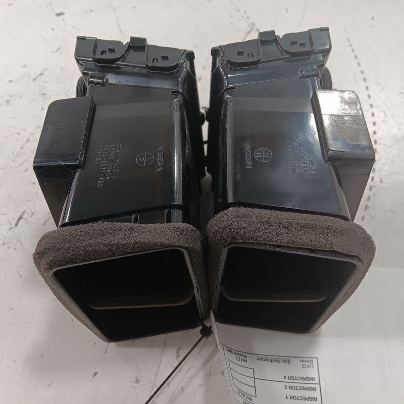 Nissan LEAF Dash Air Vent Center Middle 2013 2014 2015 2016 2017