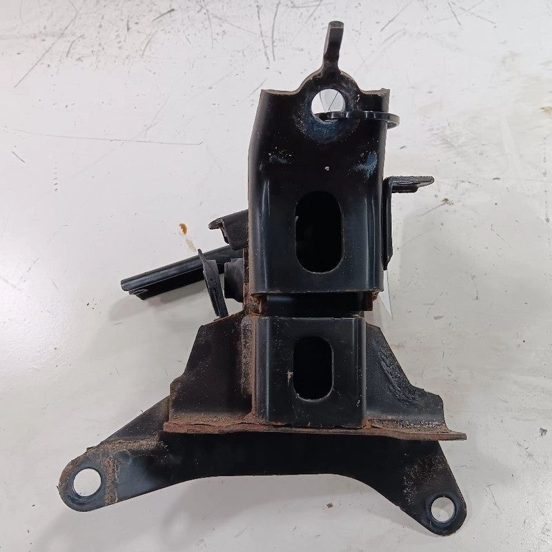 Toyota Prius C Engine Motor Mount Left Driver 2017 2016 2015 2014 2013