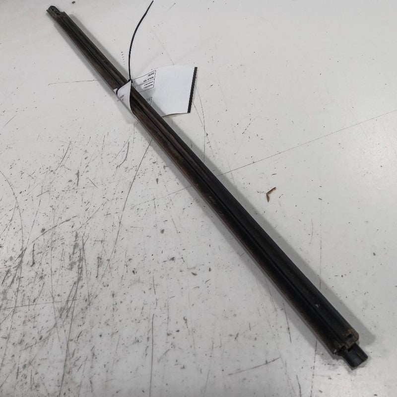 Hyundai Accent Door Glass Window Weather Strip Trim Front Right Passenger 2012
