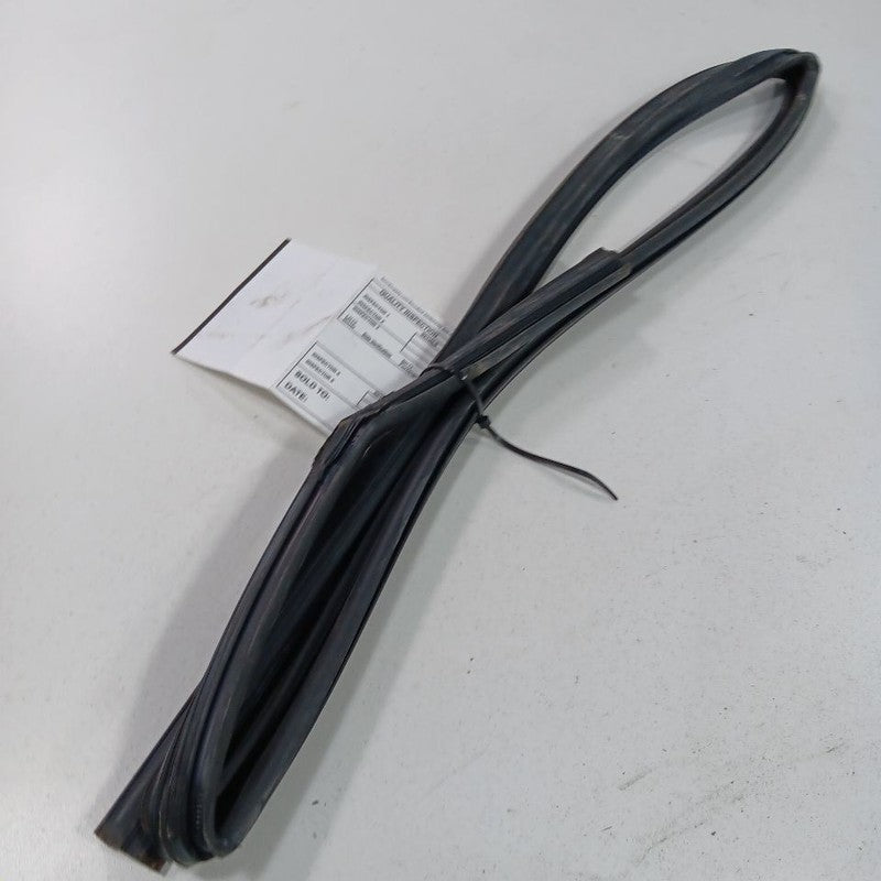 Hyundai Accent Door Glass Window Seal Rubber Right Passenger Rear Back 2017 2016