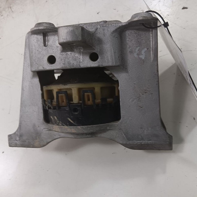 Chevy Trailblazer Engine Motor Mount Right Passenger 2021 2022 2023 2024 2025