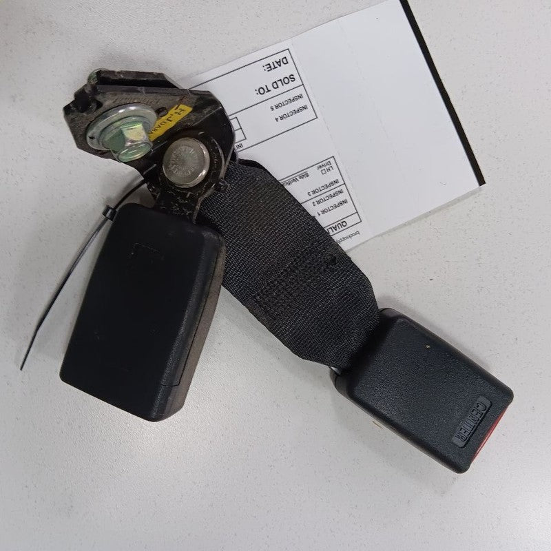 Toyota Yaris Seat Belt Buckle Latch Right Passenger Rear Back  2020 2019 2018