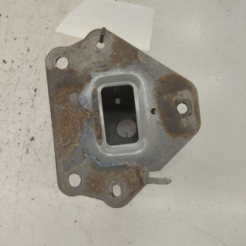 Nissan Rogue Bumper Mount Bracket Right Passenger Side Rear 2021 2022