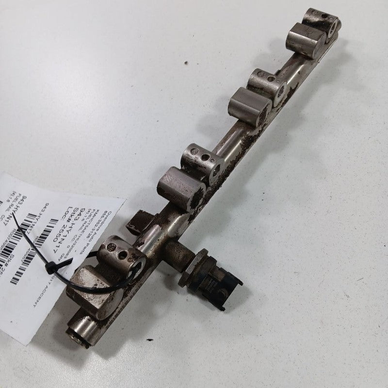 Hyundai Accent Fuel Rail Injection Injector Mount Bar  2017 2016 2015 2014 2013