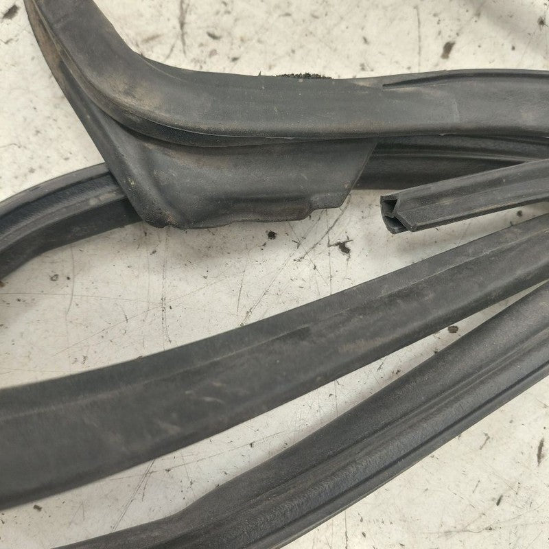 Honda CR-V On Door Seal Rubber Left Driver Rear Back 2019 2018 2017