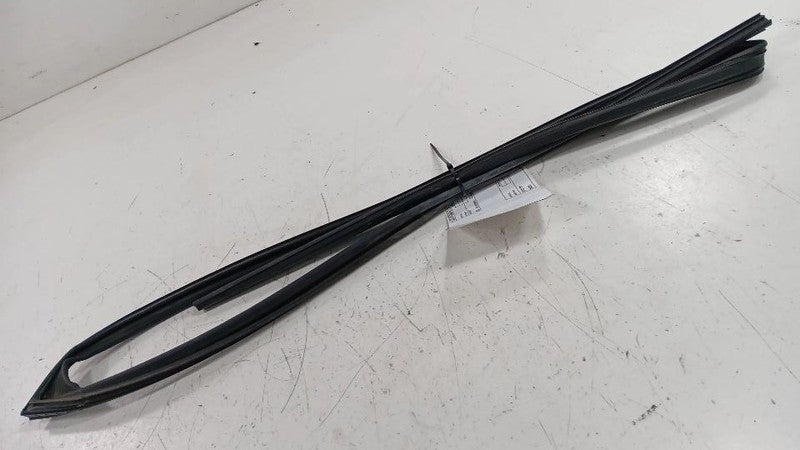 Subaru Impreza Door Glass Window Seal Rubber Right Passenger Front 2017 2018 201