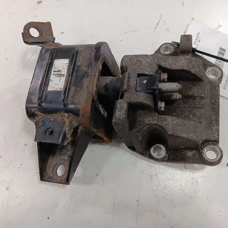 Hyundai Elantra Engine Motor Mount Left Driver  2017 2016 2015 2014 2013