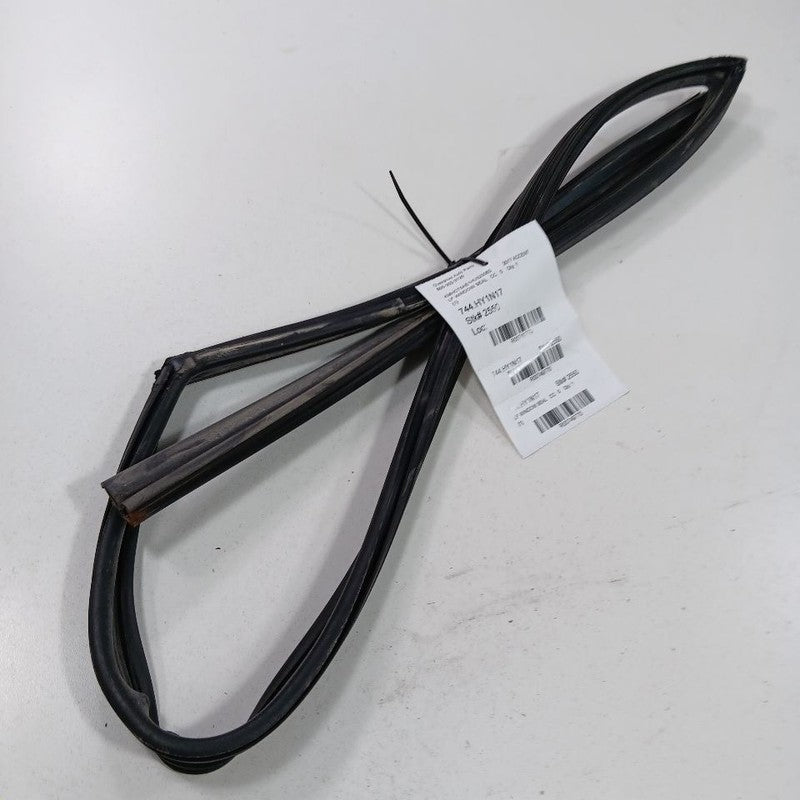 Hyundai Accent Door Glass Window Seal Rubber Left Driver Front  2017 2016 2015