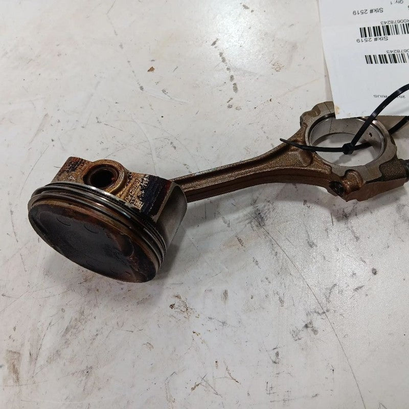 Toyota Prius C Single Piston With Connecting Rod   2017 2016 2015 2014 2013