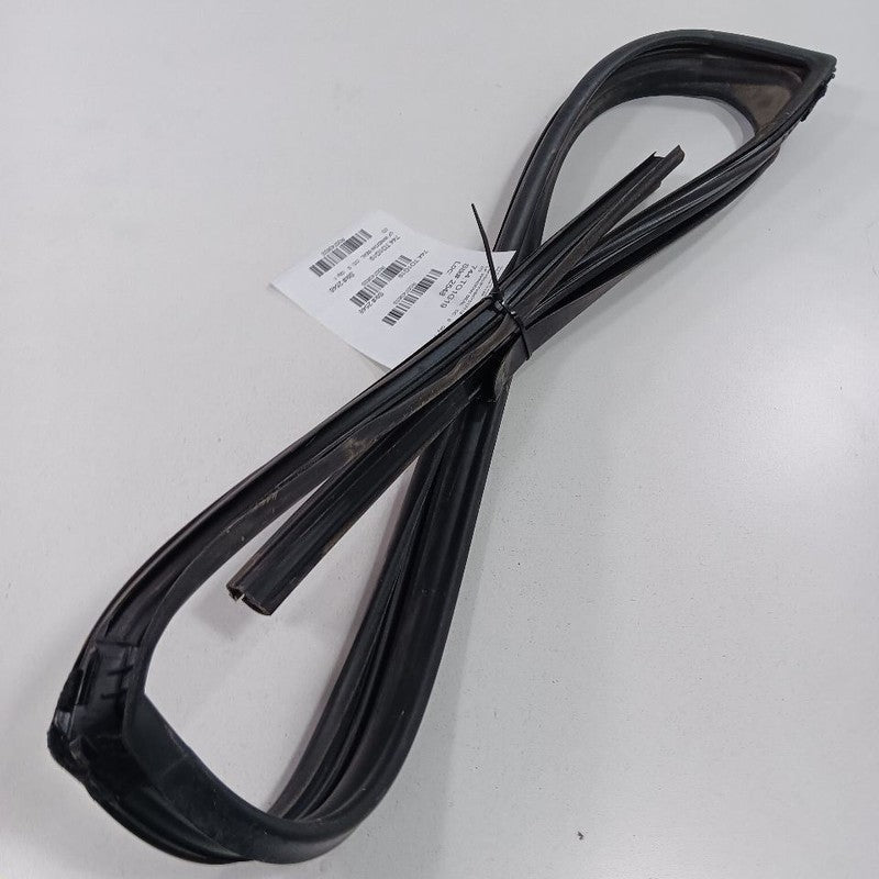 Toyota Yaris Door Glass Window Seal Rubber Left Driver Front 2020 2019 2018 2017