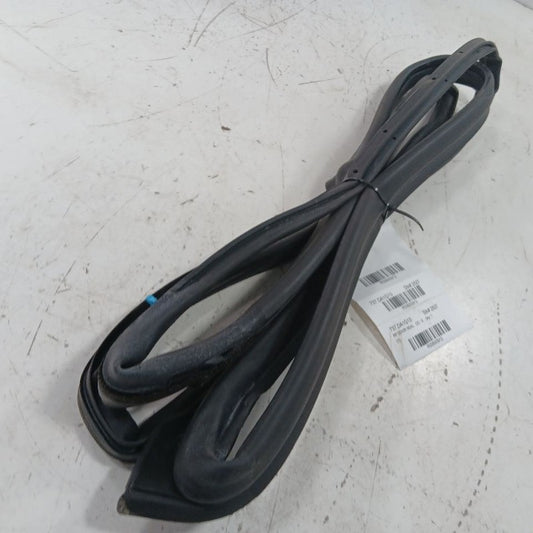 Nissan LEAF On Door Seal Rubber Right Passenger Front  2013 2014 2015 2016 2017