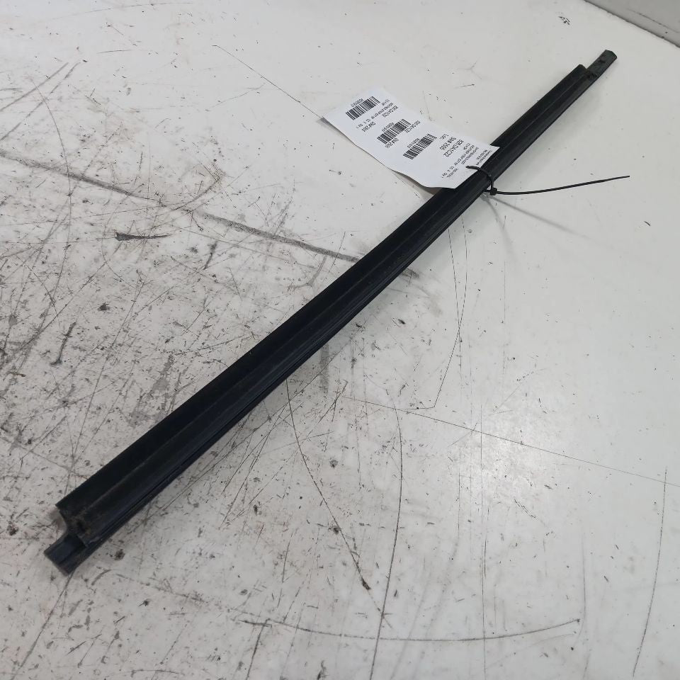 Nissan Kicks Door Glass Window Weather Strip Trim Front Right Passenger 2021 20