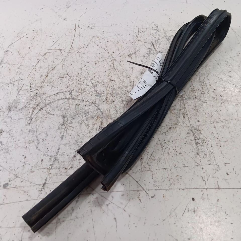 Does Not Apply Subaru Forester Door Glass Window Seal Rubber Left Driver Front 2016 2017 2018