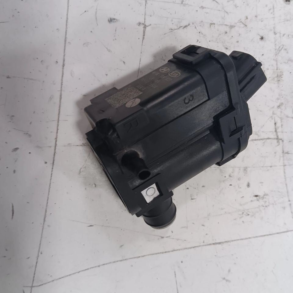Hyundai Tucson Windshield Washer Wash Fluid Reservoir Motor Pump Electric 2019