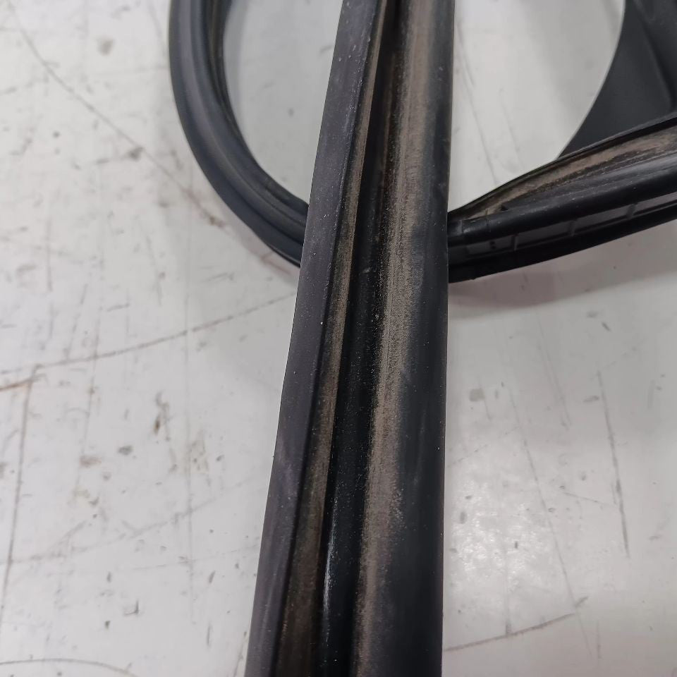 Does Not Apply Subaru Forester Door Glass Window Seal Rubber Right Passenger Rear Back 2016 20