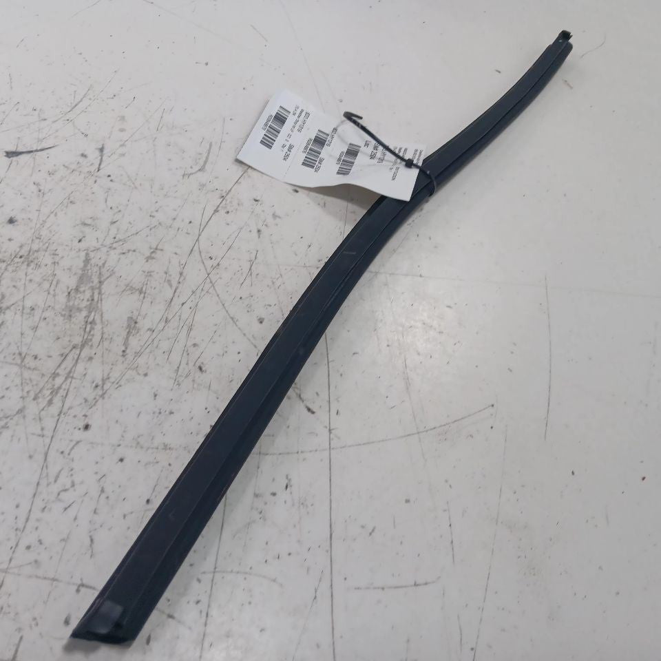 Hyundai Tucson Left Front Weather Strip Interior 2019 2020 2021