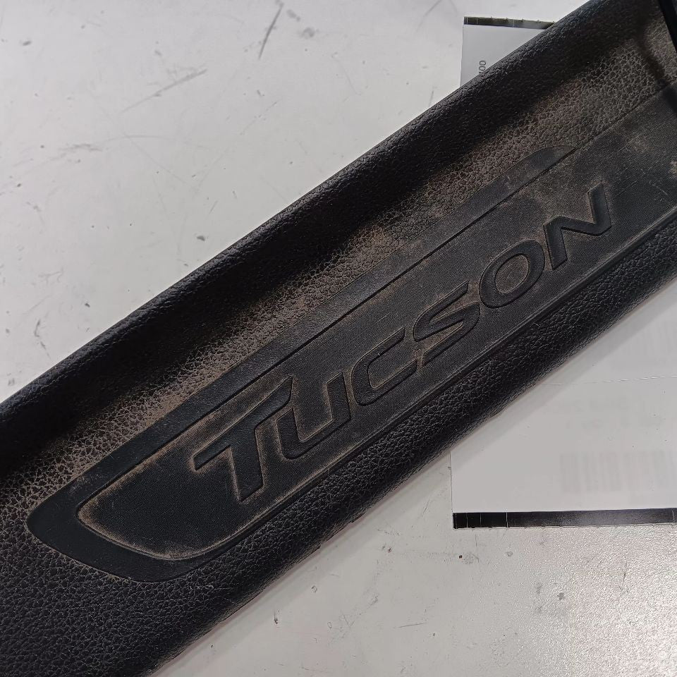 Hyundai Tucson Sill Trim Plate Door Jam Threshold Right Passenger Front 2019 20