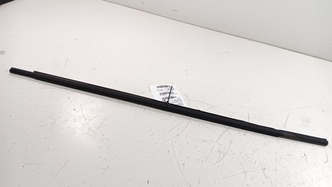 Volkswagen Golf Door Glass Window Weather Strip Trim Front Left Driver 2010 2011