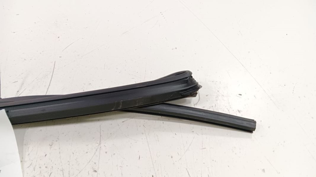 Toyota Prius Passenger Right Rear Window Seal  2012 2013 2014  2012 2013 2014 20