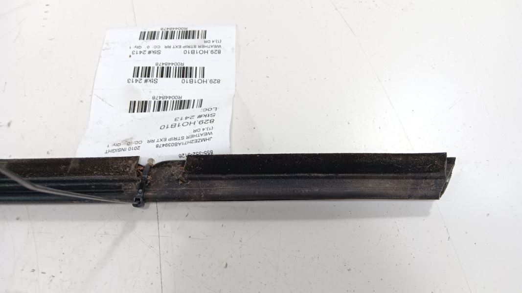 Honda Insight Door Glass Window Weather Strip Trim Rear Right Passenger 2010