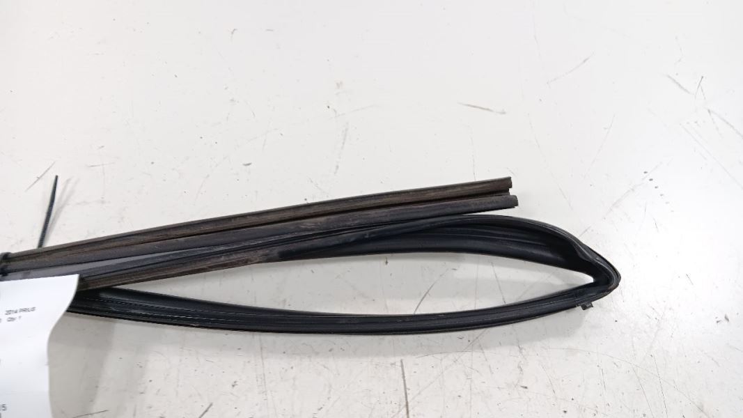 Toyota Prius Door Glass Window Seal Rubber Left Driver Front 2015 2014 2013 2012