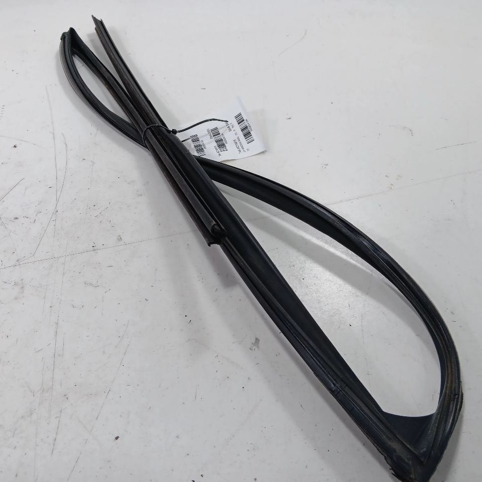 Honda CR-V Door Glass Window Seal Rubber Left Driver Front  2012 2013 2014 2015