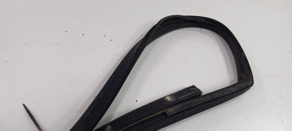 Accent Door Glass Window Seal Rubber Right Passenger Front 2006 2007 2008 2009