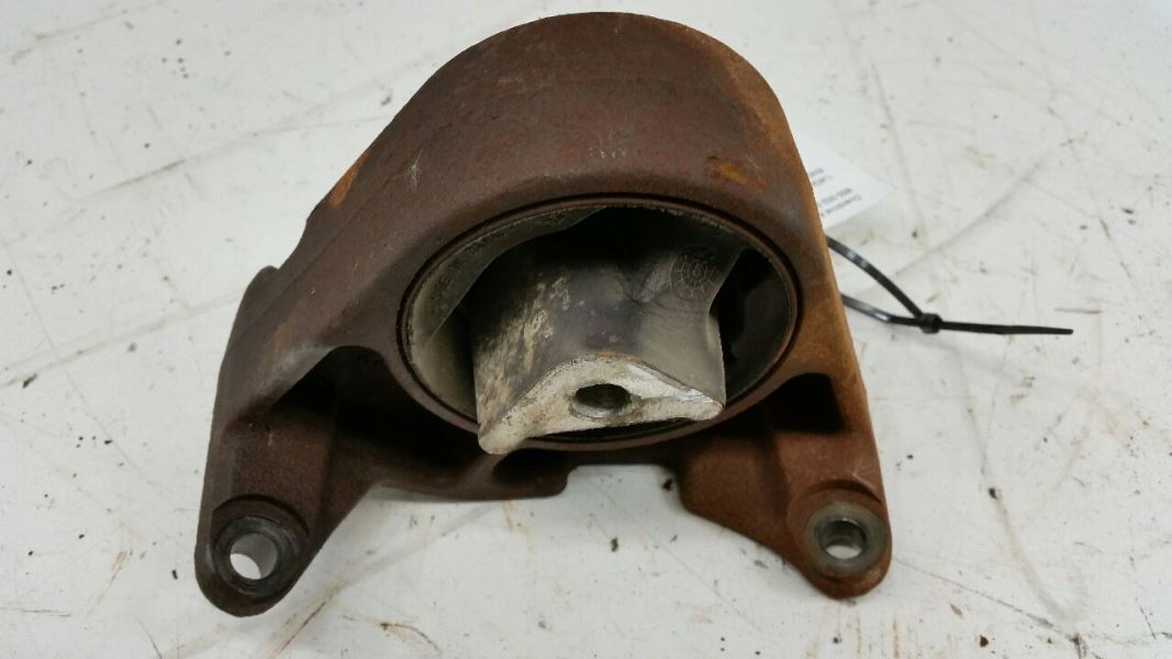 2005 Jeep Liberty Engine Motor Mount Left Driver OEM  2002 2003 2004