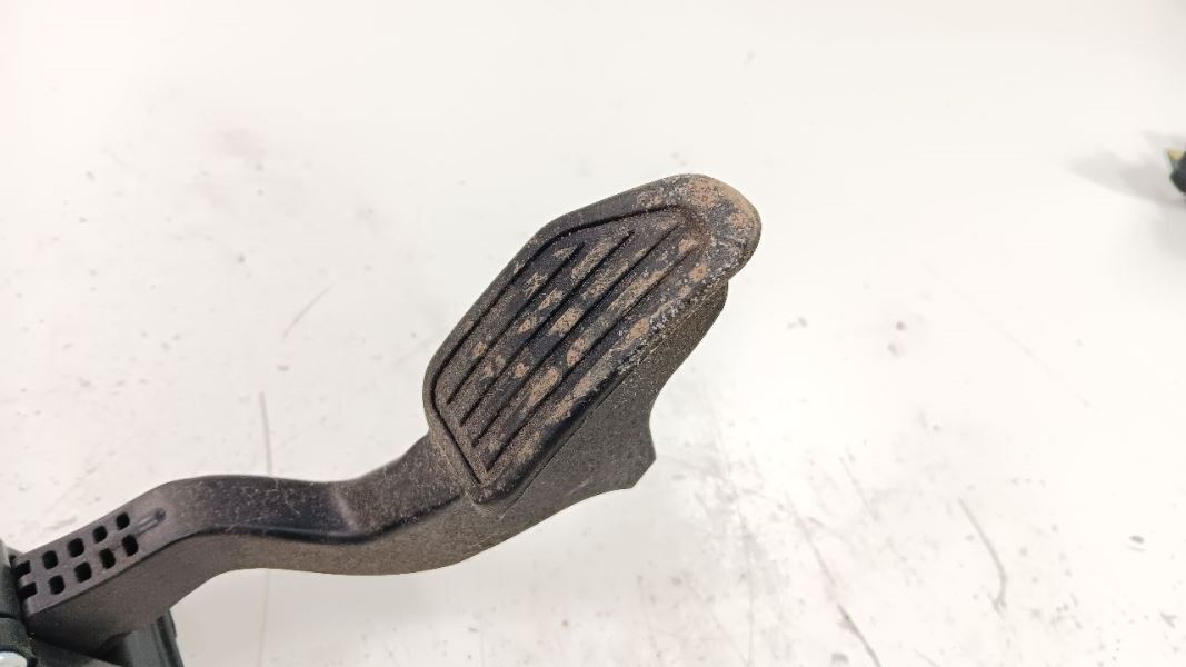 Toyota Prius Gas Accelerator Pedal    2012 2013 2014 2015