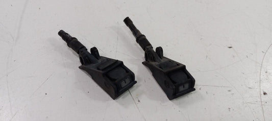 Volkswagen Jetta Windshield Wiper Washer Fluid Hood Sprayer Nozzles 2003 2002 01