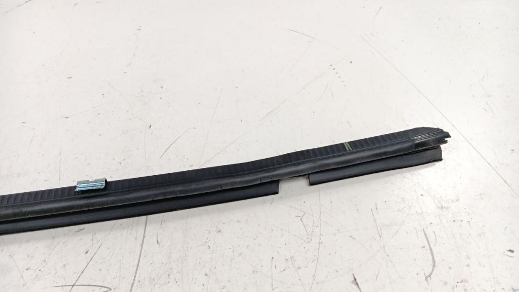 Buick Encore Passenger Right Front Weather Strip Interior 2016 2017 2018 2019