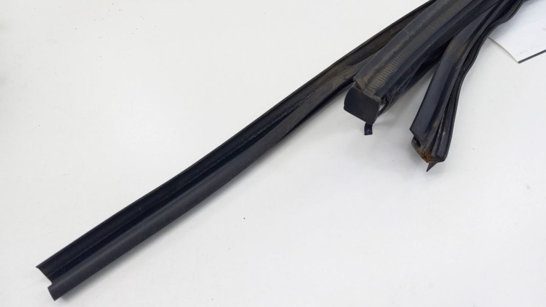 Vue Door Glass Window Seal Rubber Right Passenger Rear Back 2004 2005 2006 2007