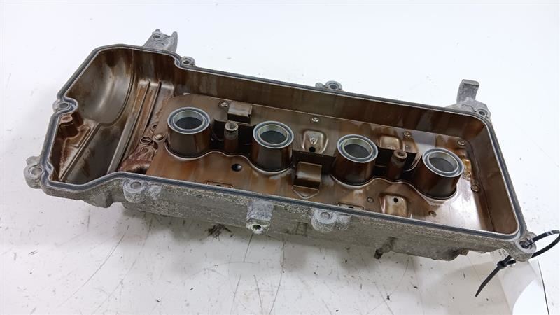 Toyota Prius Valve Cover    2012 2013 2014 2015