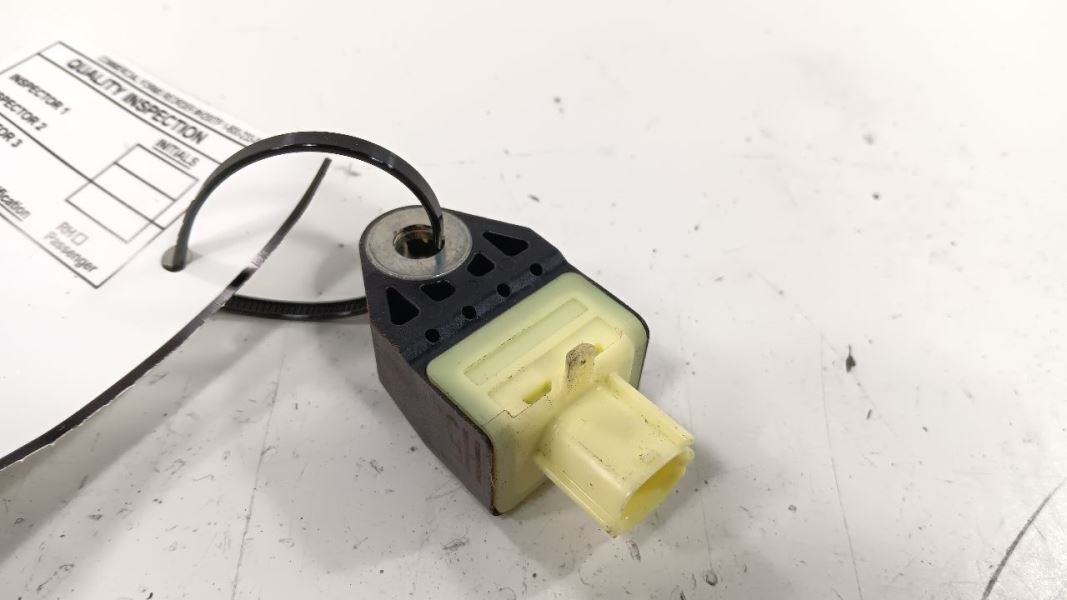 Toyota Prius Crash Impact Sensor    2012 2013 2014 2015