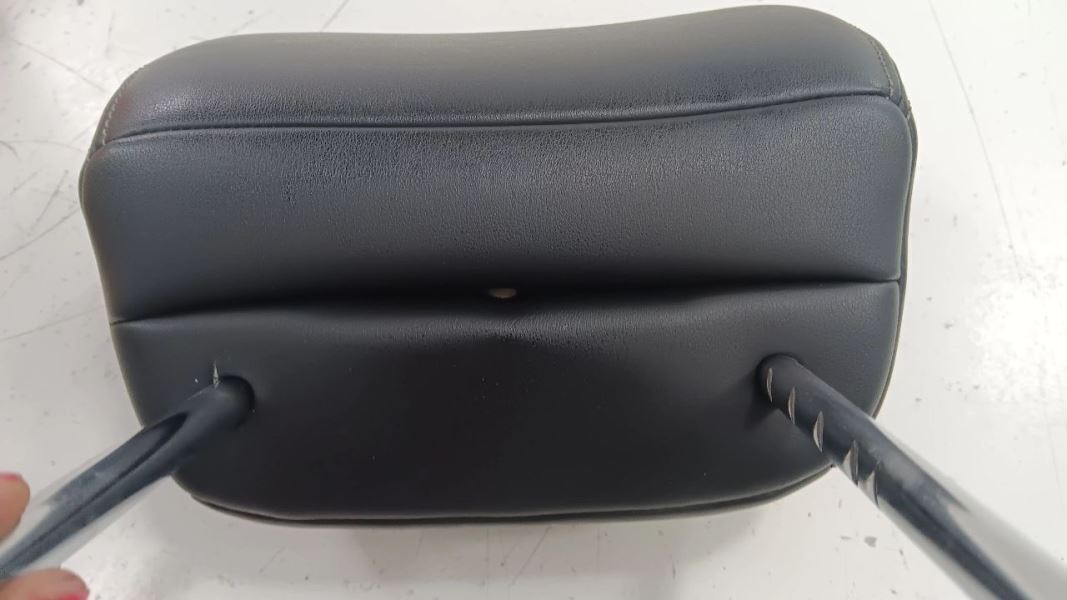 Infiniti G37 Seat Headrest Front Head Rest  2011 2012 2013