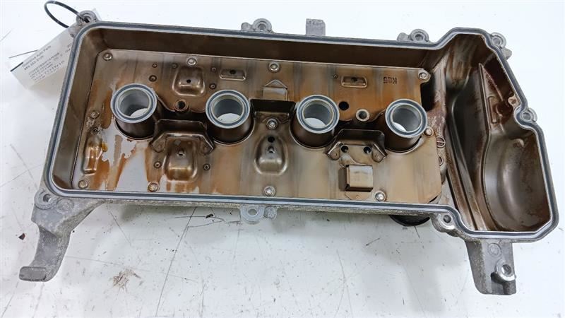 Toyota Prius Valve Cover    2012 2013 2014 2015