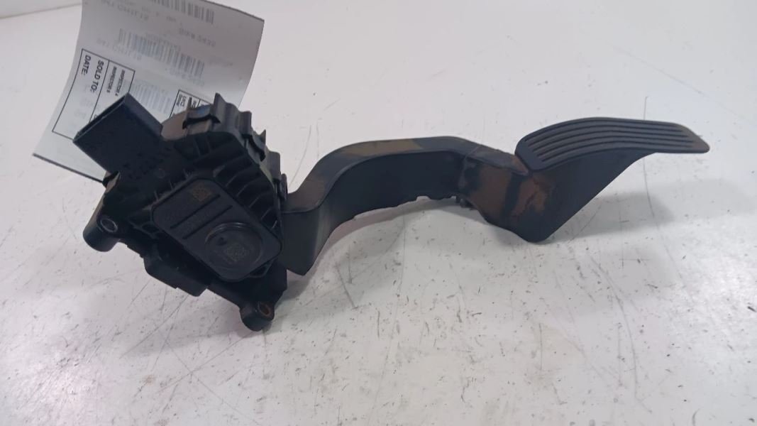 Chrysler 200 Gas Pedal  2015 2016 2017