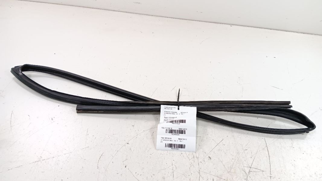 Toyota Prius Door Glass Window Seal Rubber Left Driver Front 2015 2014 2013 2012