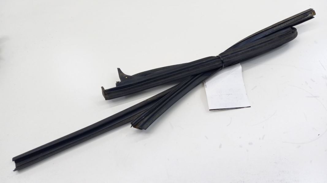 Vue Door Glass Window Seal Rubber Left Driver Rear Back 2004 2005 2006 2007