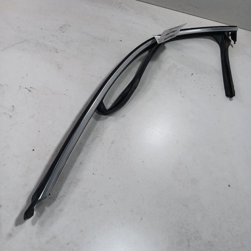 Chevy Malibu Door Glass Window Seal Rubber Left Driver Front 2019 2020 2021 2022
