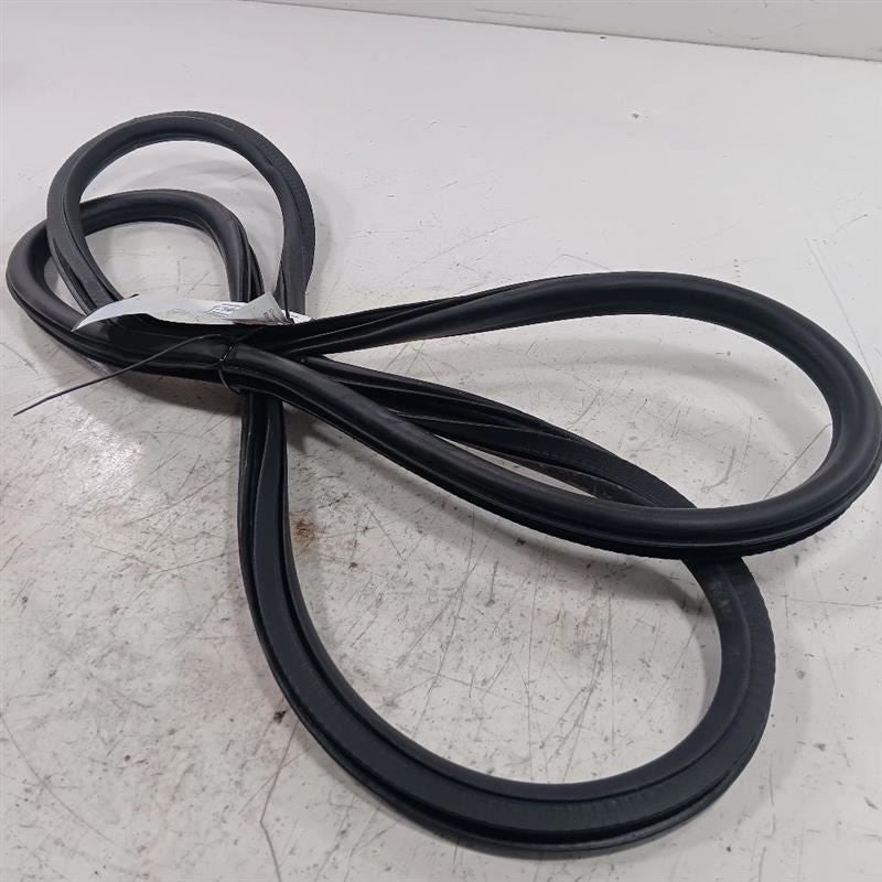 Chevy Malibu On Body Door Jamb Seal Gasket Front Left Driver  2019 2020 2021 202